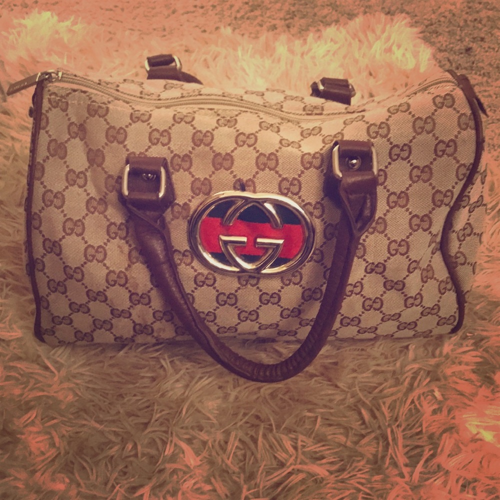 Gucci purse 👛 super cute!